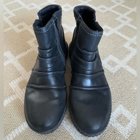 Clarks Collection Leather Slouch Ankle Boots Side Zip Comfort Casual Black 8.5 - Picture 12 of 13